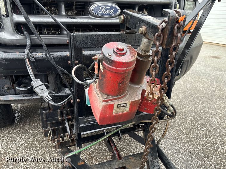 image for item FB3350 2000 Ford F350 Super Duty flatbed pickup truck