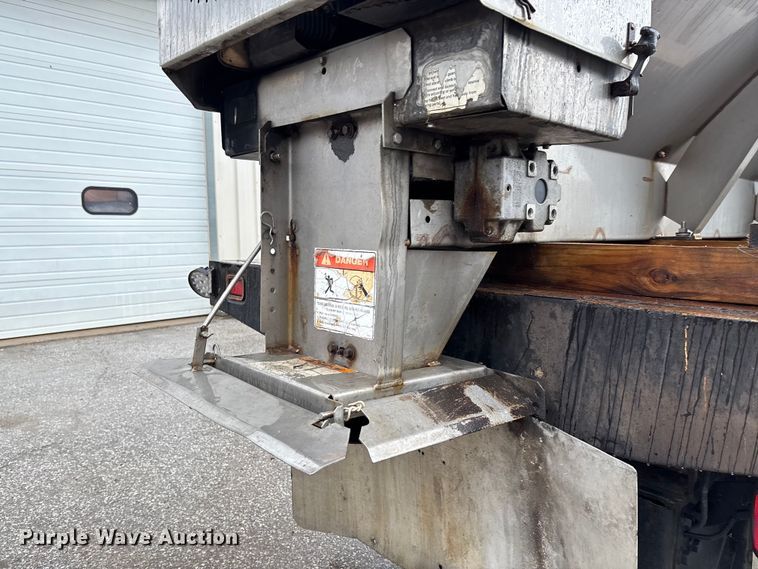 image for item FB3350 2000 Ford F350 Super Duty flatbed pickup truck