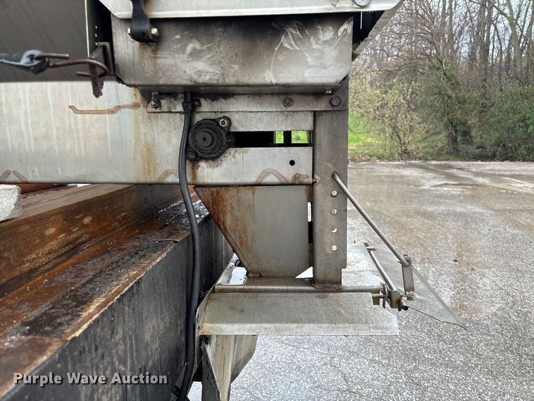 image for item FB3350 2000 Ford F350 Super Duty flatbed pickup truck