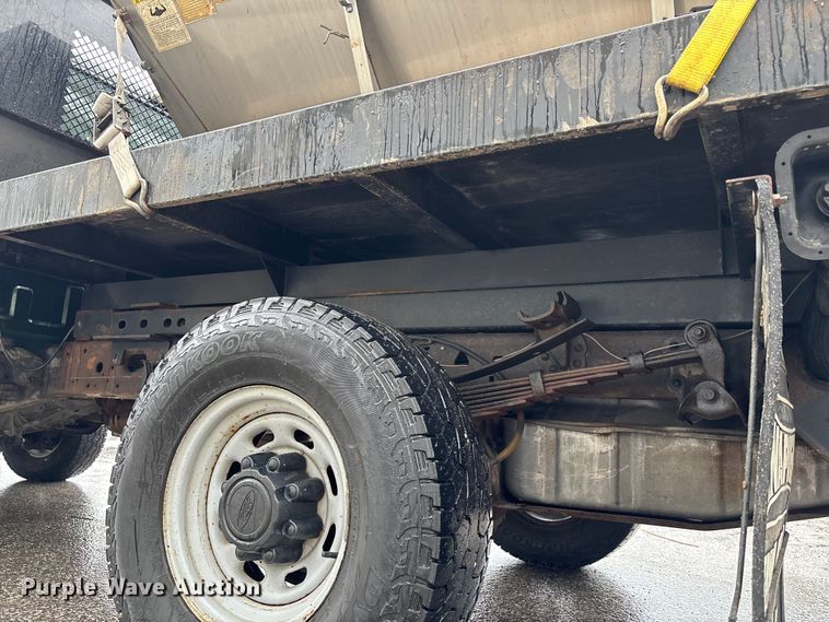 image for item FB3350 2000 Ford F350 Super Duty flatbed pickup truck