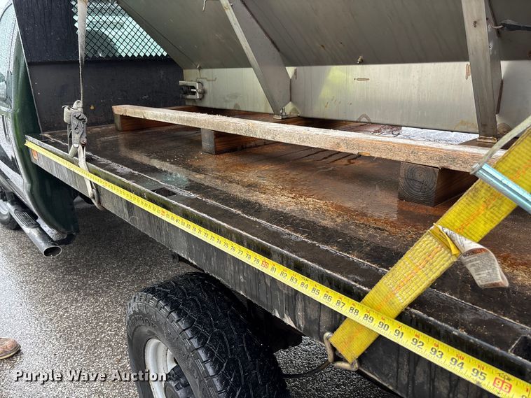 image for item FB3350 2000 Ford F350 Super Duty flatbed pickup truck