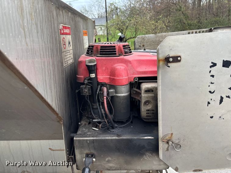 image for item FB3350 2000 Ford F350 Super Duty flatbed pickup truck