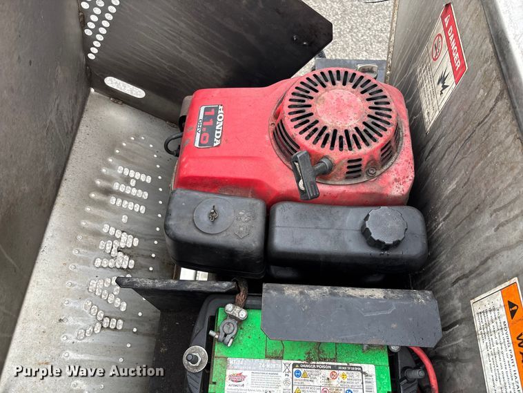 image for item FB3350 2000 Ford F350 Super Duty flatbed pickup truck