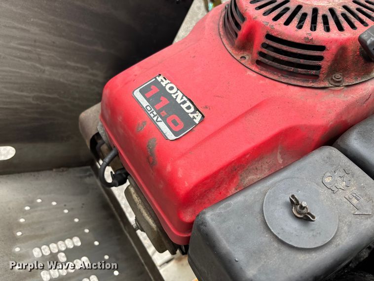 image for item FB3350 2000 Ford F350 Super Duty flatbed pickup truck