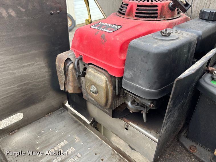 image for item FB3350 2000 Ford F350 Super Duty flatbed pickup truck