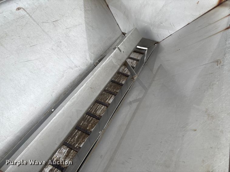 image for item FB3350 2000 Ford F350 Super Duty flatbed pickup truck