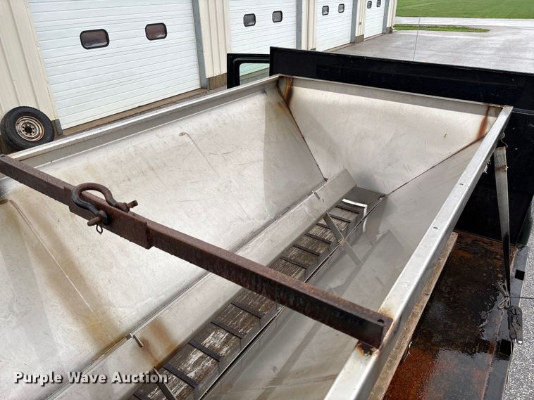 image for item FB3350 2000 Ford F350 Super Duty flatbed pickup truck