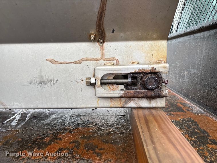 image for item FB3350 2000 Ford F350 Super Duty flatbed pickup truck