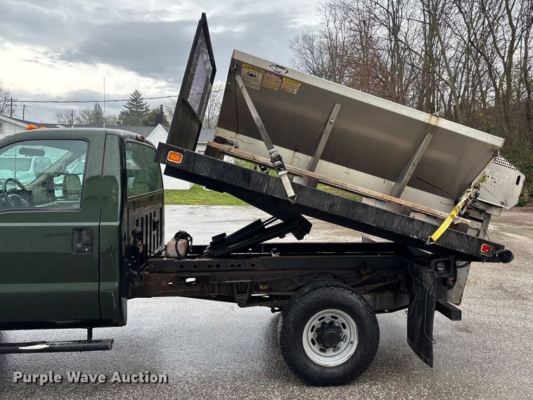 image for item FB3350 2000 Ford F350 Super Duty flatbed pickup truck