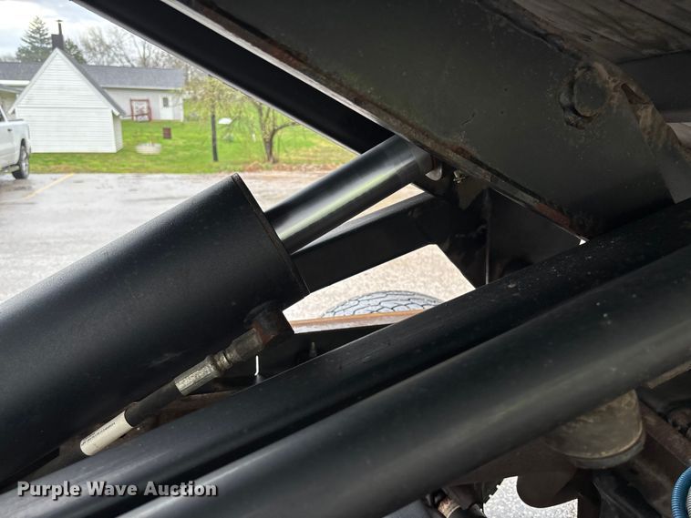 image for item FB3350 2000 Ford F350 Super Duty flatbed pickup truck