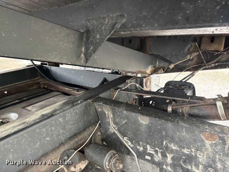 image for item FB3350 2000 Ford F350 Super Duty flatbed pickup truck