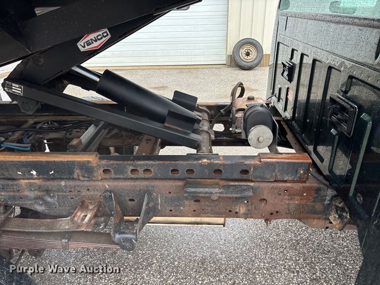 image for item FB3350 2000 Ford F350 Super Duty flatbed pickup truck