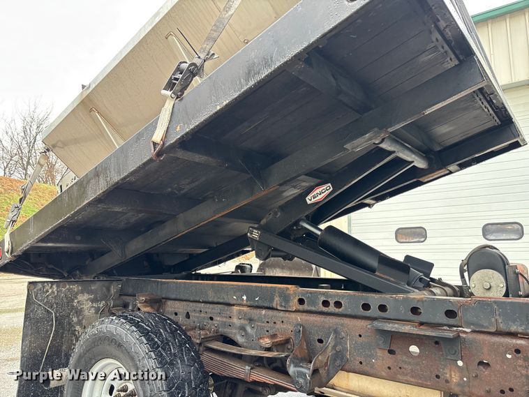 image for item FB3350 2000 Ford F350 Super Duty flatbed pickup truck