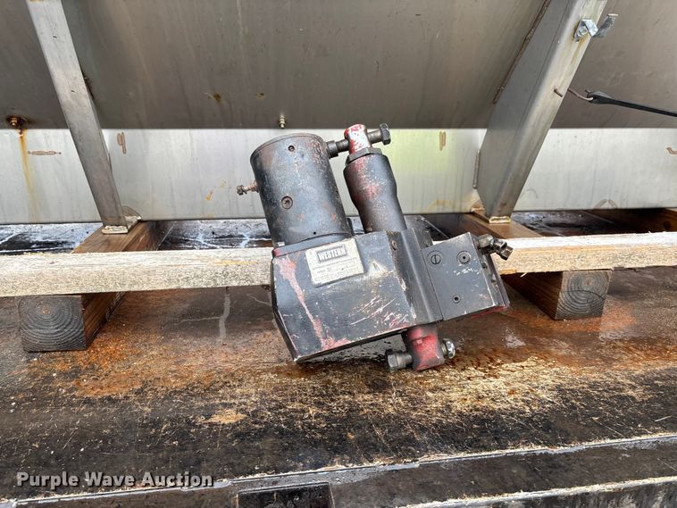 image for item FB3350 2000 Ford F350 Super Duty flatbed pickup truck