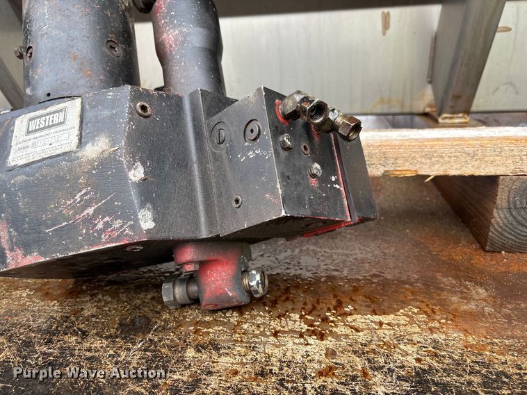 image for item FB3350 2000 Ford F350 Super Duty flatbed pickup truck