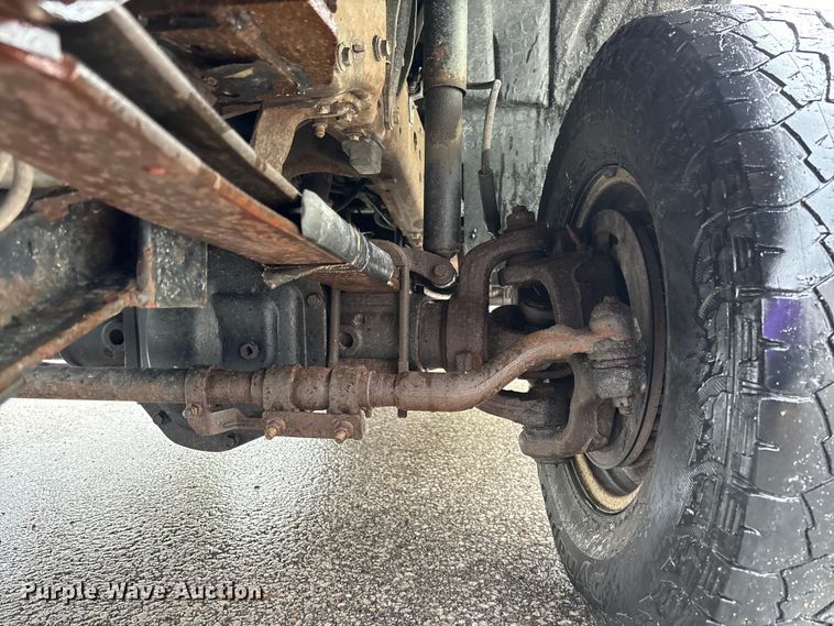 image for item FB3350 2000 Ford F350 Super Duty flatbed pickup truck