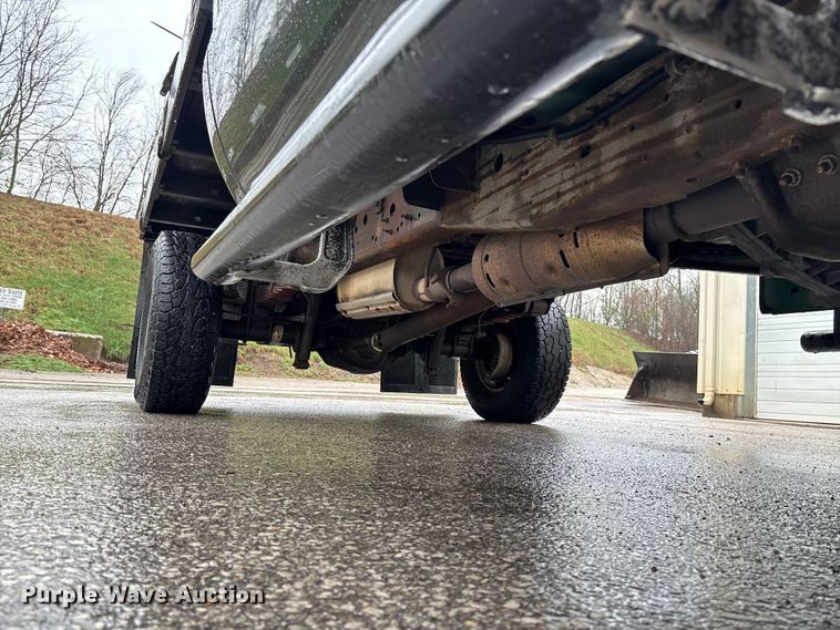 image for item FB3350 2000 Ford F350 Super Duty flatbed pickup truck