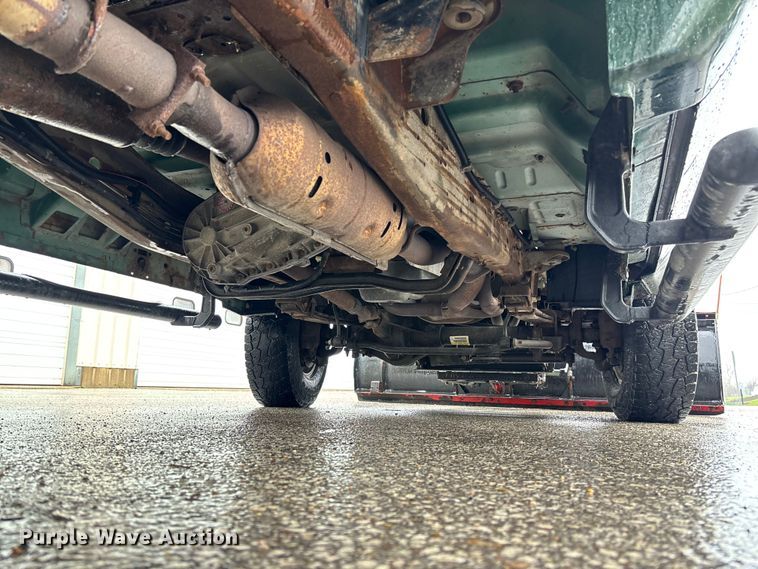 image for item FB3350 2000 Ford F350 Super Duty flatbed pickup truck