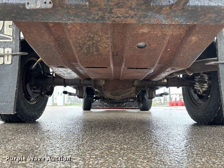 image for item FB3350 2000 Ford F350 Super Duty flatbed pickup truck