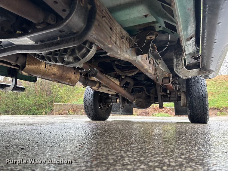 image for item FB3350 2000 Ford F350 Super Duty flatbed pickup truck