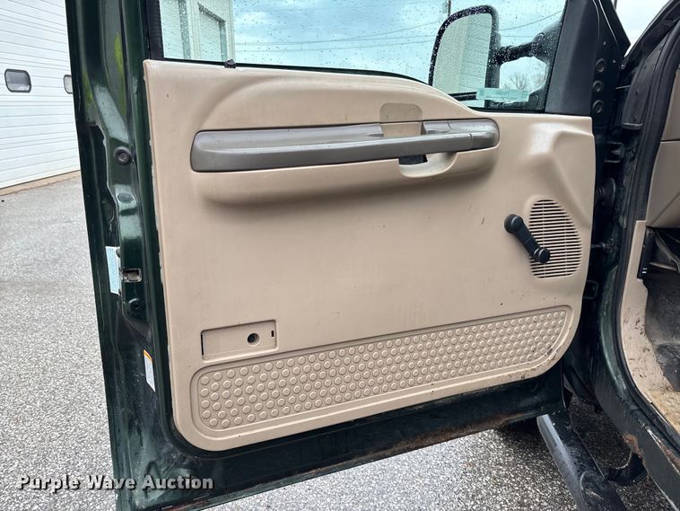 image for item FB3350 2000 Ford F350 Super Duty flatbed pickup truck