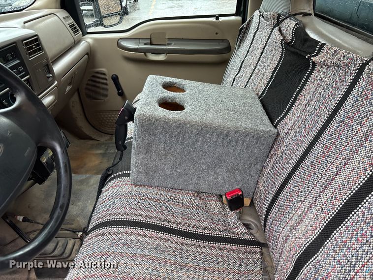 image for item FB3350 2000 Ford F350 Super Duty flatbed pickup truck