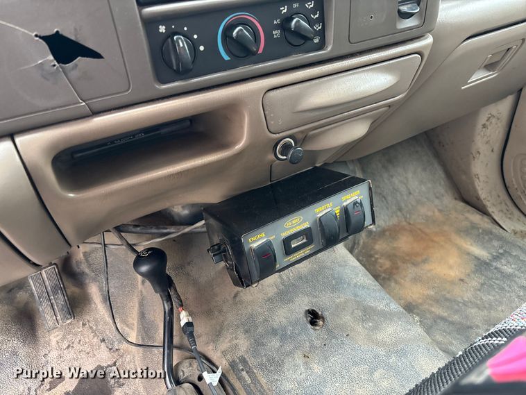 image for item FB3350 2000 Ford F350 Super Duty flatbed pickup truck