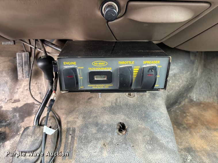 image for item FB3350 2000 Ford F350 Super Duty flatbed pickup truck