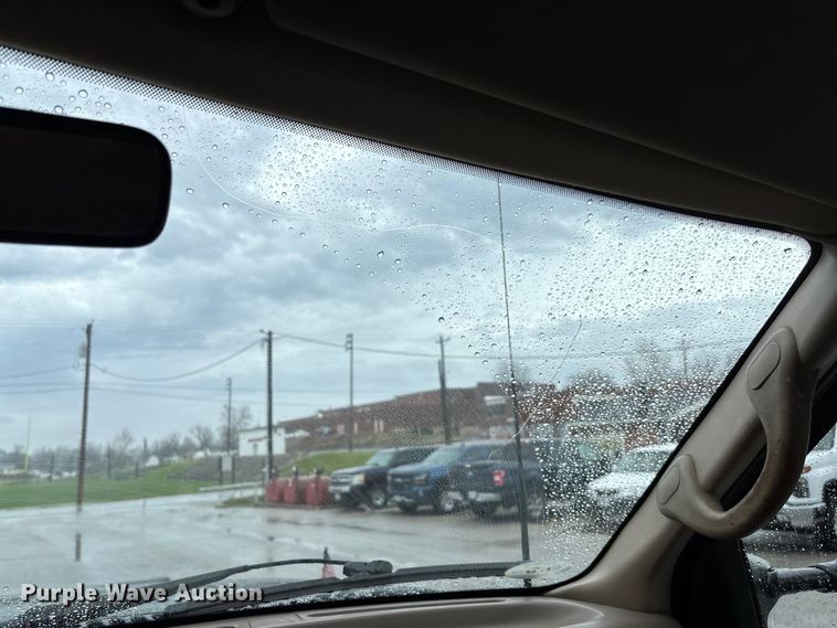 image for item FB3350 2000 Ford F350 Super Duty flatbed pickup truck