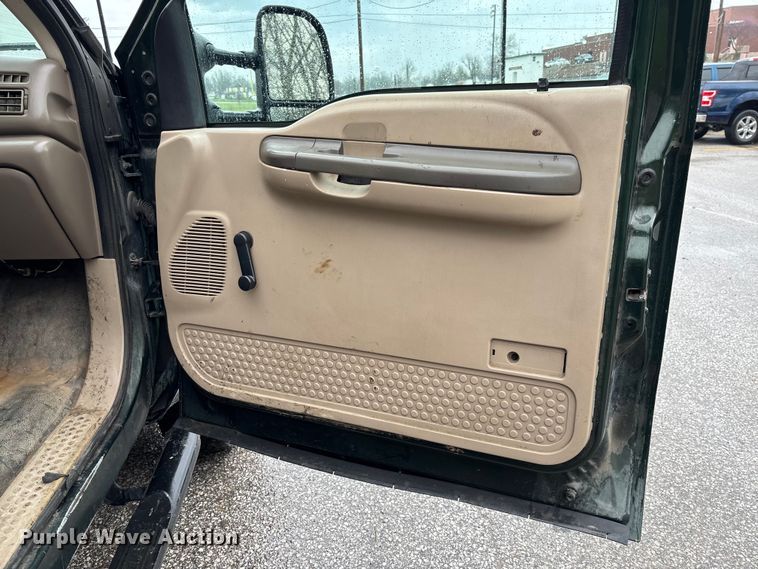 image for item FB3350 2000 Ford F350 Super Duty flatbed pickup truck