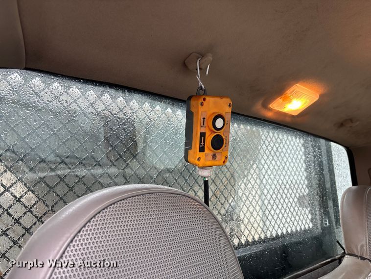 image for item FB3350 2000 Ford F350 Super Duty flatbed pickup truck