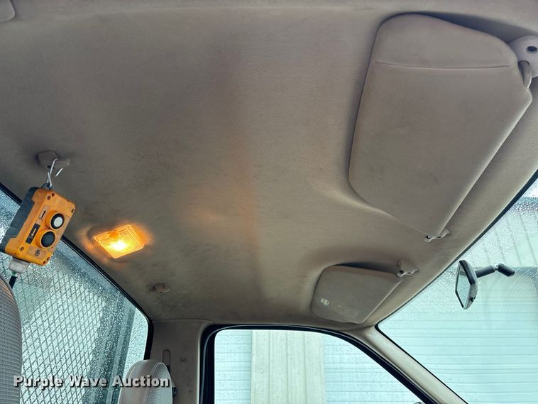 image for item FB3350 2000 Ford F350 Super Duty flatbed pickup truck