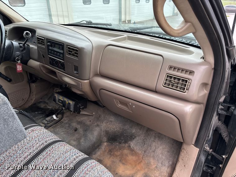 image for item FB3350 2000 Ford F350 Super Duty flatbed pickup truck