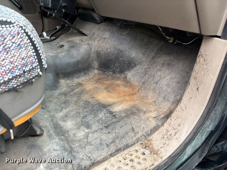 image for item FB3350 2000 Ford F350 Super Duty flatbed pickup truck