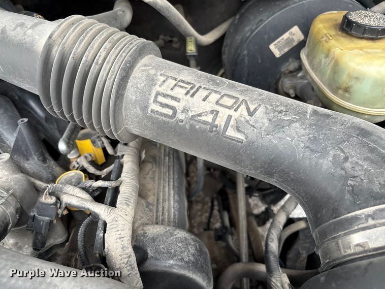 image for item FB3350 2000 Ford F350 Super Duty flatbed pickup truck