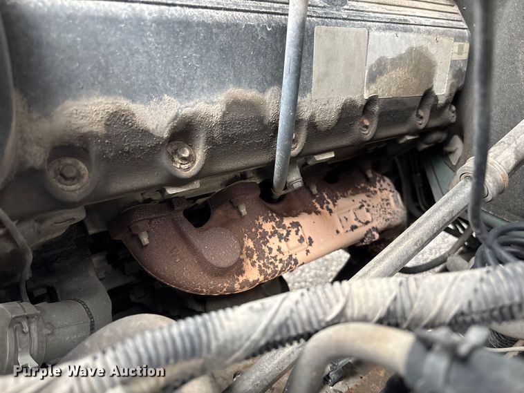 image for item FB3350 2000 Ford F350 Super Duty flatbed pickup truck