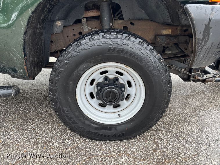 image for item FB3350 2000 Ford F350 Super Duty flatbed pickup truck