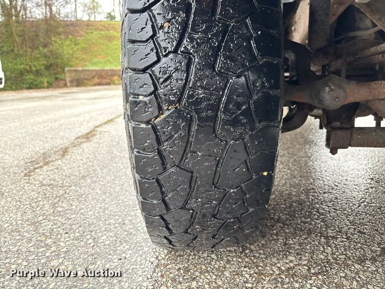 image for item FB3350 2000 Ford F350 Super Duty flatbed pickup truck