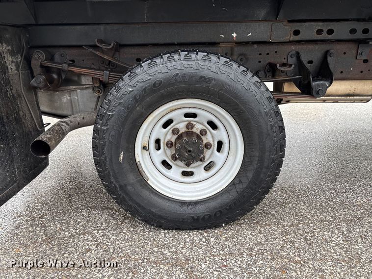 image for item FB3350 2000 Ford F350 Super Duty flatbed pickup truck