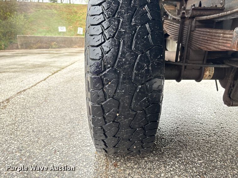 image for item FB3350 2000 Ford F350 Super Duty flatbed pickup truck