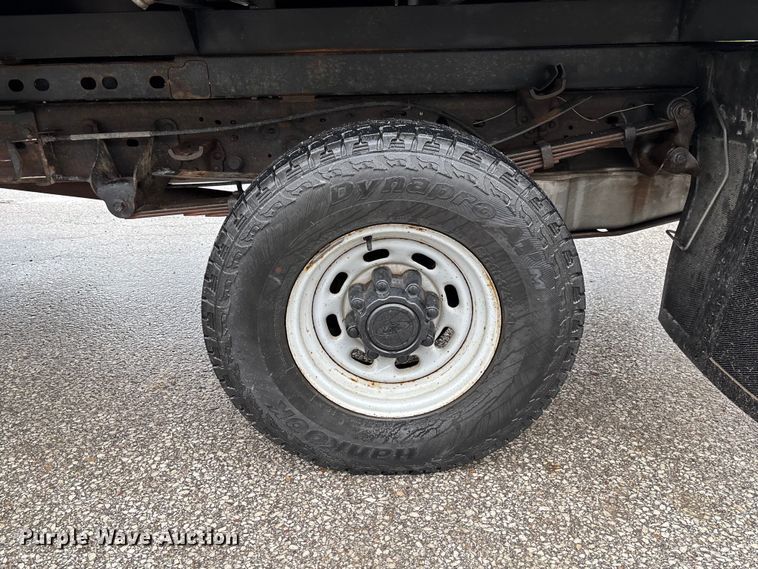 image for item FB3350 2000 Ford F350 Super Duty flatbed pickup truck