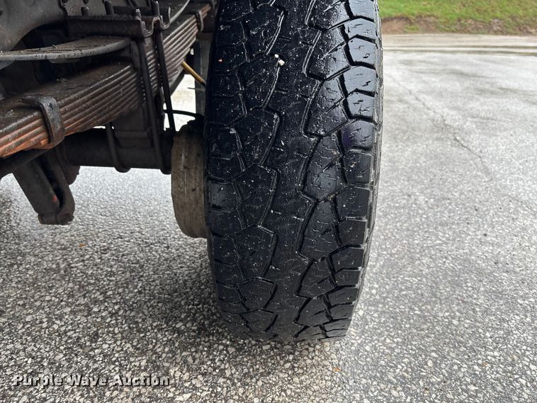 image for item FB3350 2000 Ford F350 Super Duty flatbed pickup truck