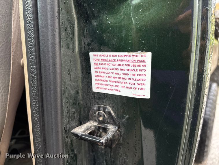 image for item FB3350 2000 Ford F350 Super Duty flatbed pickup truck