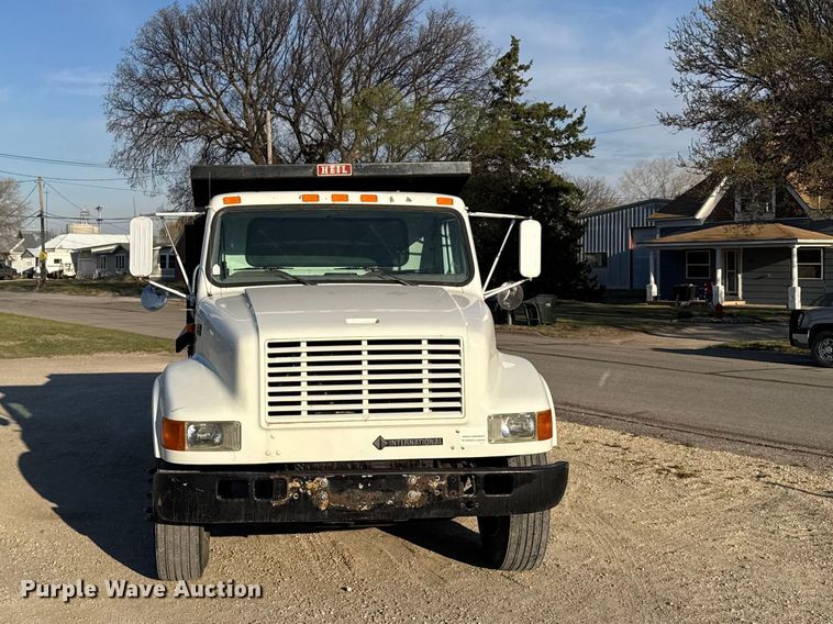 image for item FB7135 2001 International 4700 dump truck