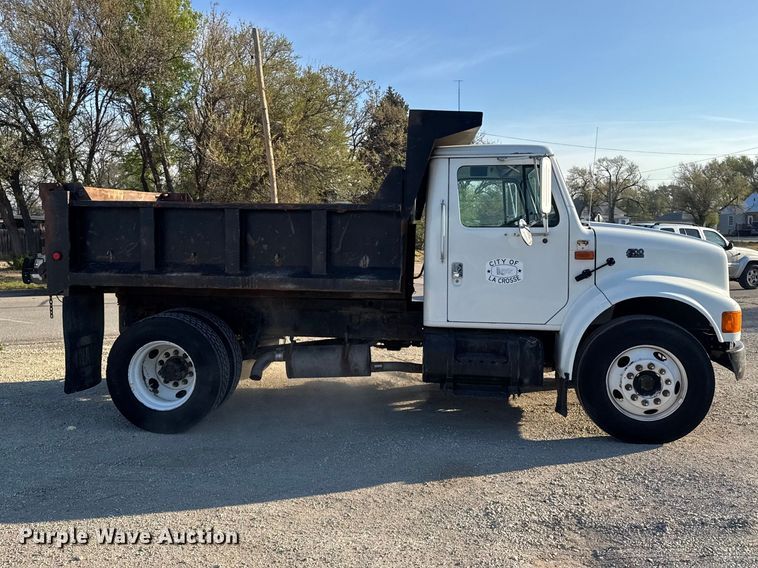 image for item FB7135 2001 International 4700 dump truck