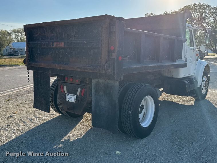 image for item FB7135 2001 International 4700 dump truck