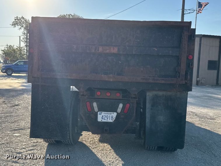 image for item FB7135 2001 International 4700 dump truck