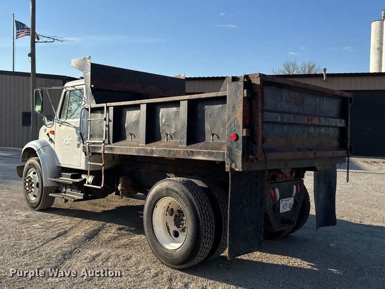 image for item FB7135 2001 International 4700 dump truck