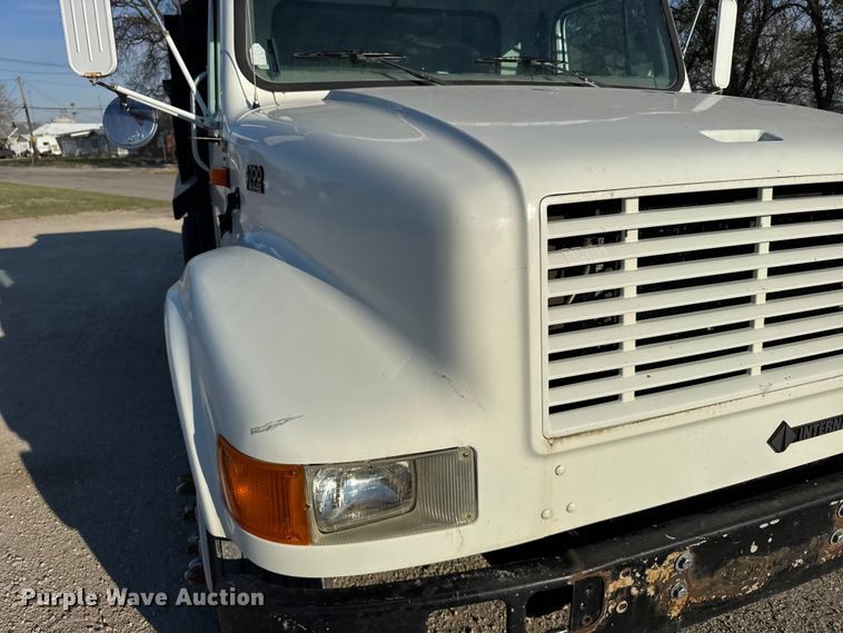 image for item FB7135 2001 International 4700 dump truck