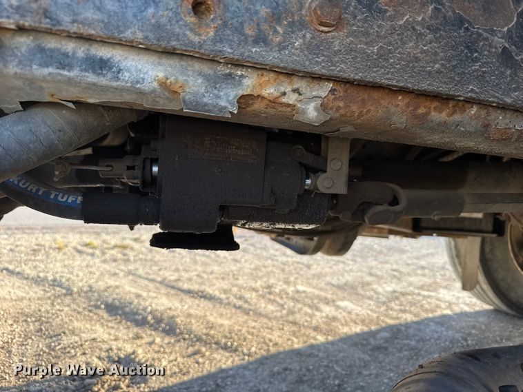 image for item FB7135 2001 International 4700 dump truck